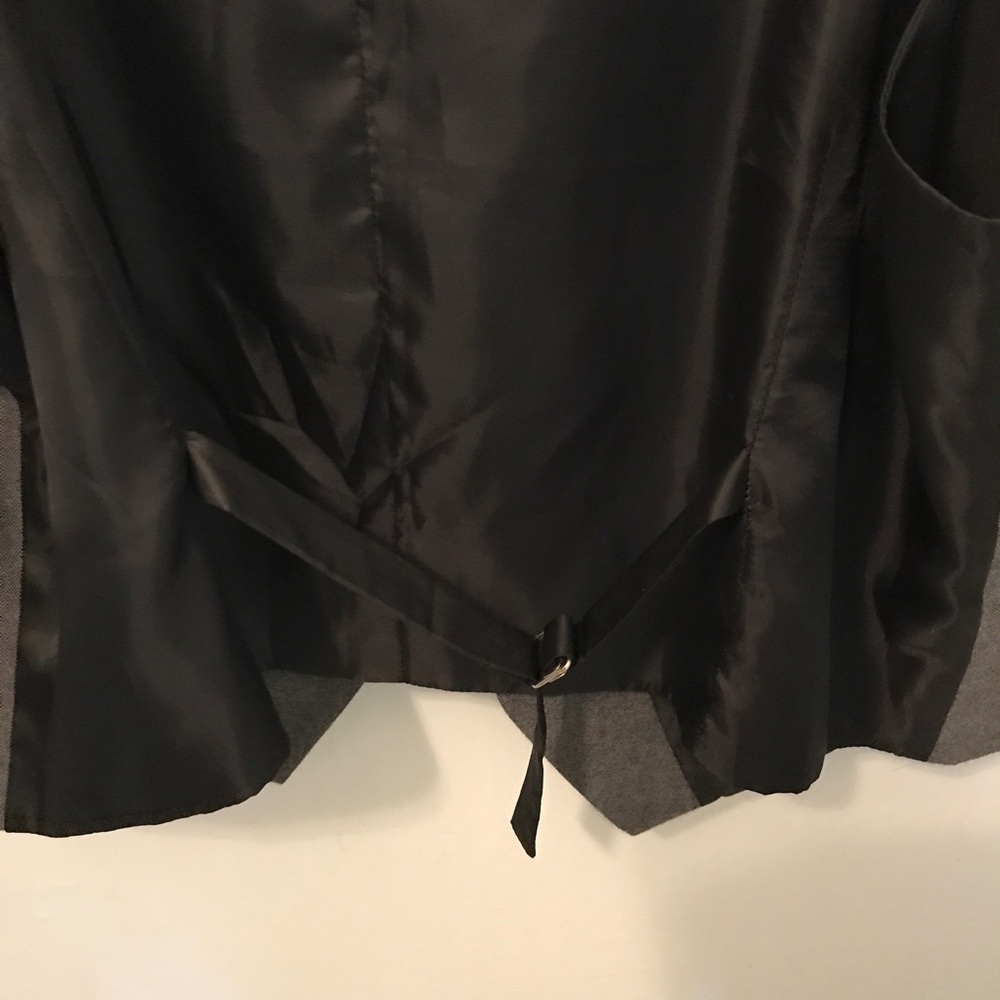 Men’s Vest - Picture 3 of 6